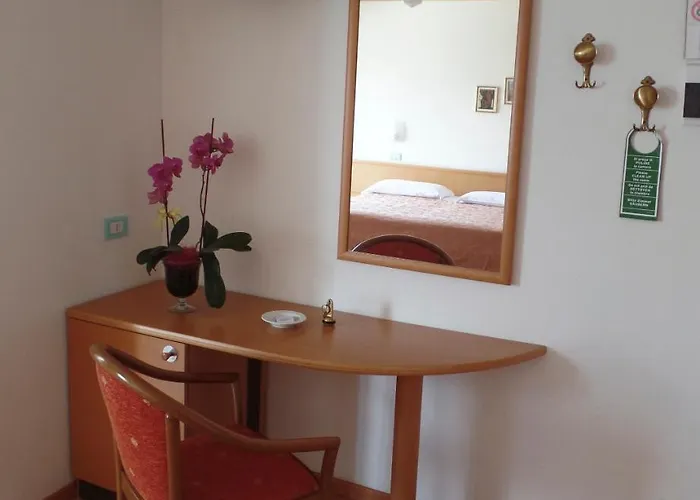 Hotel Piccolo Direkt Am Brenzone sul Garda
